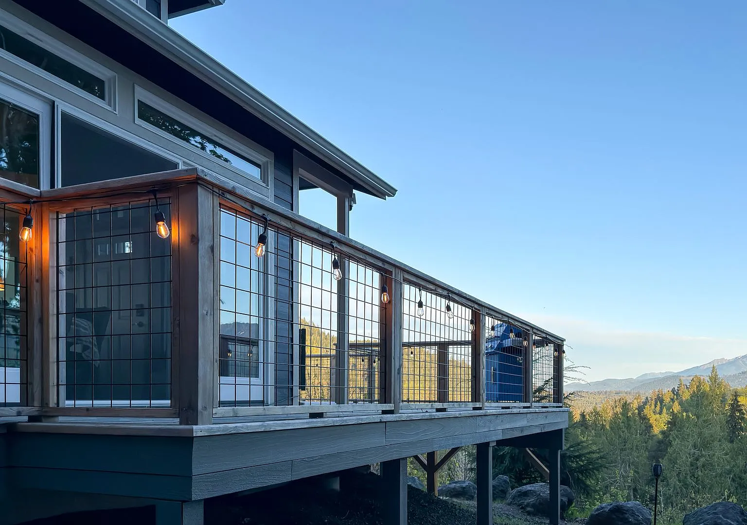 Top o' the hill, close to the beach, furnished, 6 months rental — Photo 2