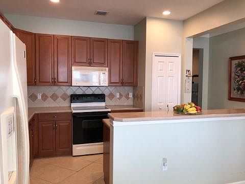 5th image of 913 Fern Ave