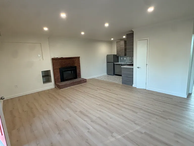 748 Gough Ave #748 — Photo 2