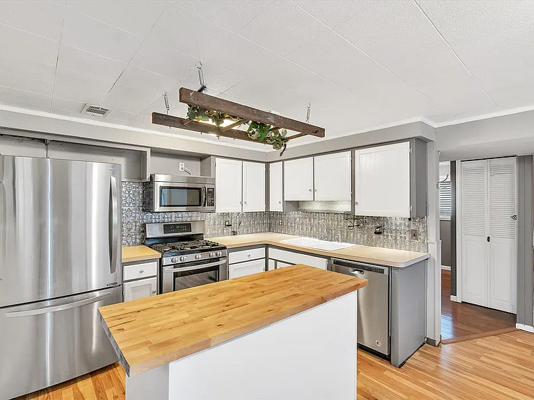 978 Panorama Dr — Photo 8