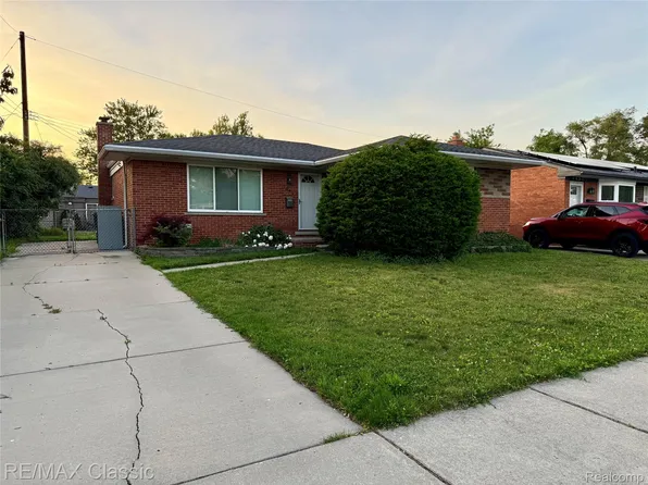1842 Chaucer Ave, Madison Heights, MI 48071
