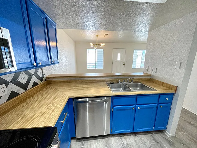 1800 Clubhouse Dr #157 — Photo 10