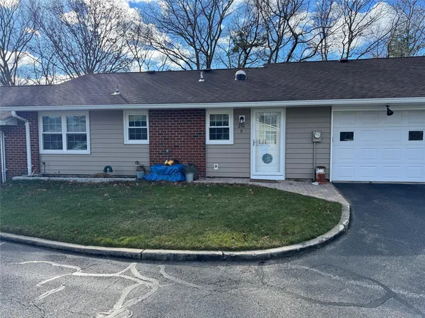 256 newcastle Court #B, Ridge, NY 11961