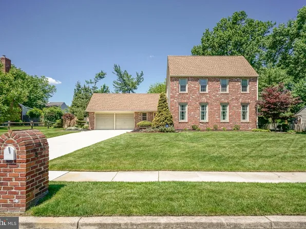 8 Brondesbury Dr, Cherry Hill, NJ 08003