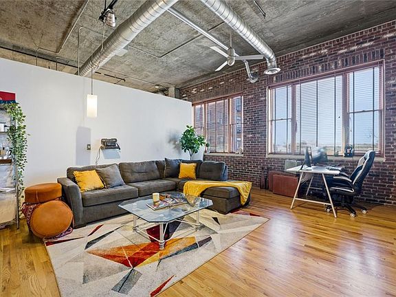 2nd image of 3235 Roswell Rd NE Unit 702