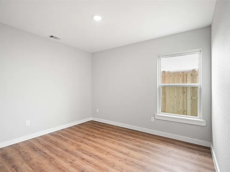 8122 Sterlingshire St #B — Photo 6