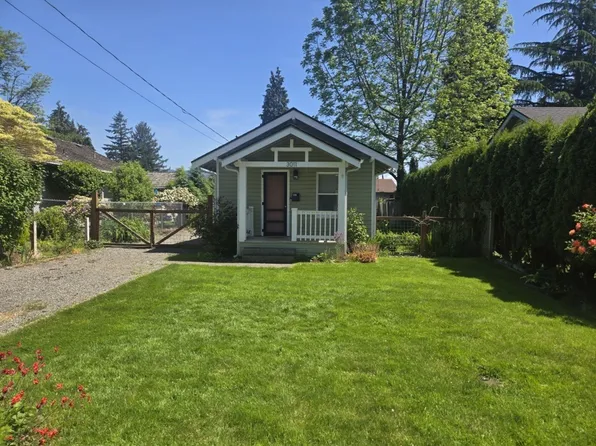 3011 Division St, Enumclaw, WA 98022