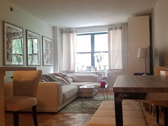 5th image of 225 E 6th St APT 5B