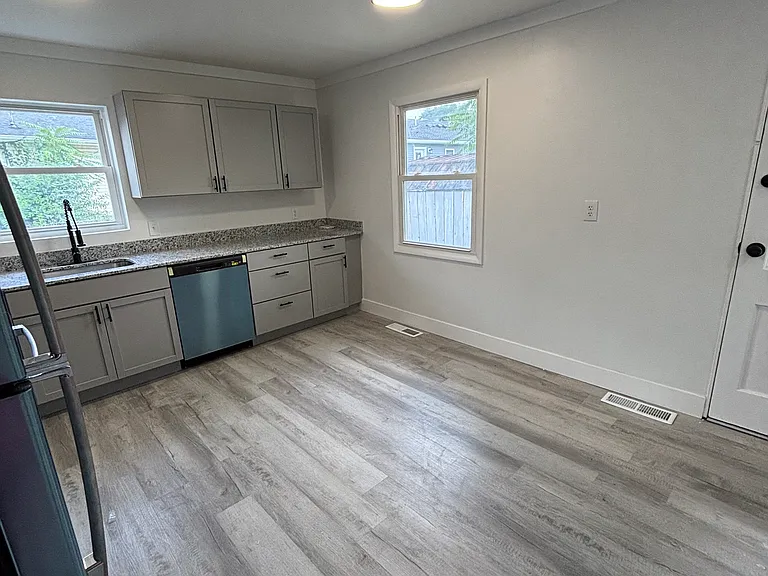 4228 Thompson Dr — Photo 4
