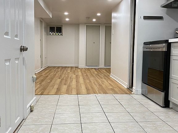 4th image of 472 Lansdowne Ave
