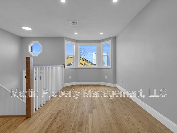 4th image of 690 Dorchester Ave