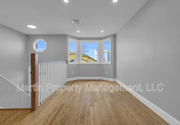 690 Dorchester Ave — Photo 4