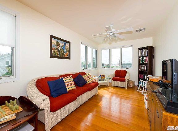 2nd image of 79 Acapulco St