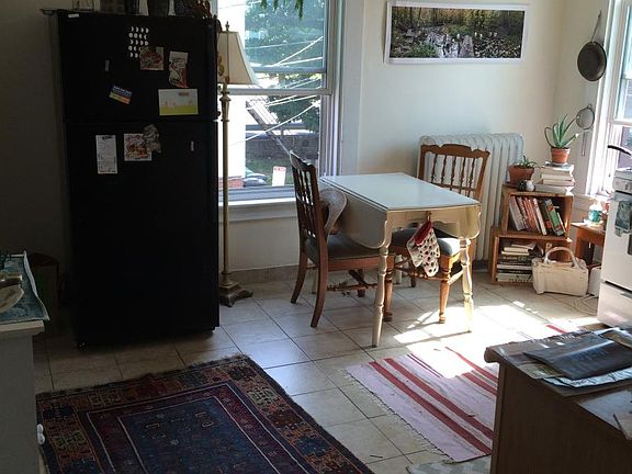 eat-in kitchen