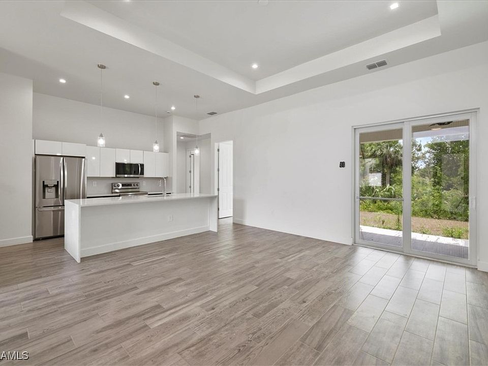 1st image of 409 Columbus Blvd S