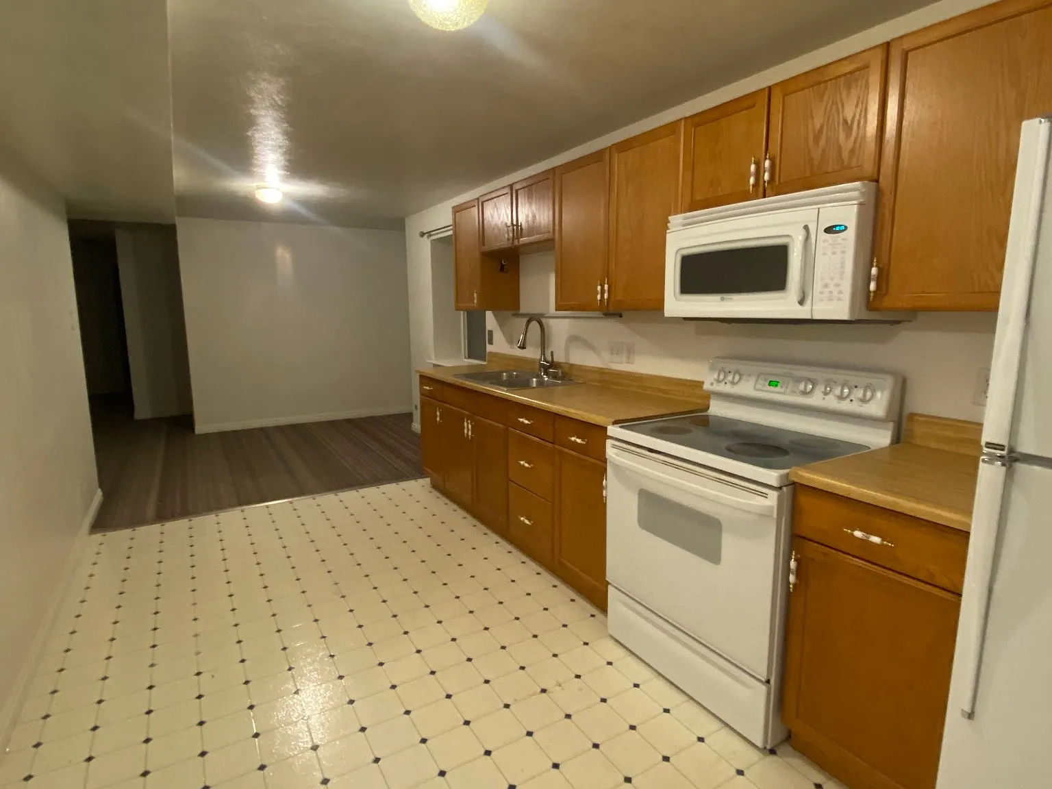 3 bedroom 1 bathroom basement for rent — Photo 2