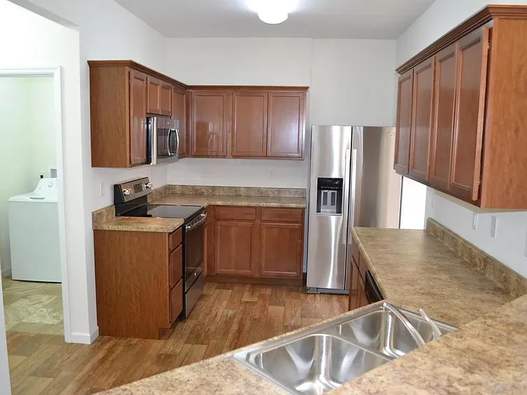 2410 Kilare Ln N — Photo 9