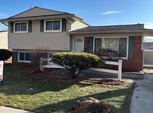 674 Langley Blvd, Clawson, MI 48017