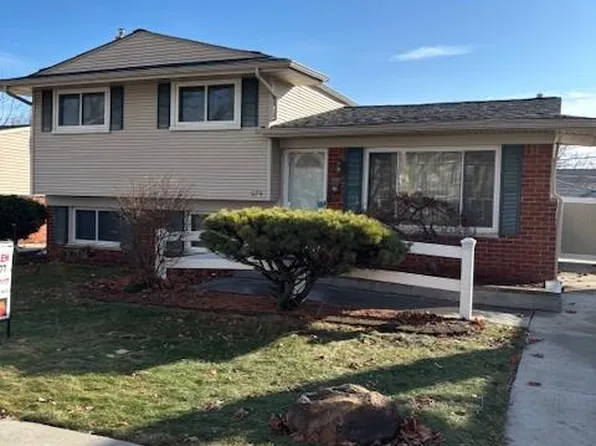 674 Langley Blvd, Clawson, MI 48017