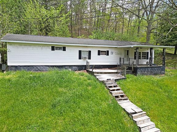3rd image of 1006 Cow Creek Rd