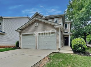 100 Trayesan Dr, Holly Springs, NC 27540