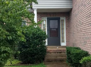 196 Lakeside Park Dr, Hendersonville, TN 37075