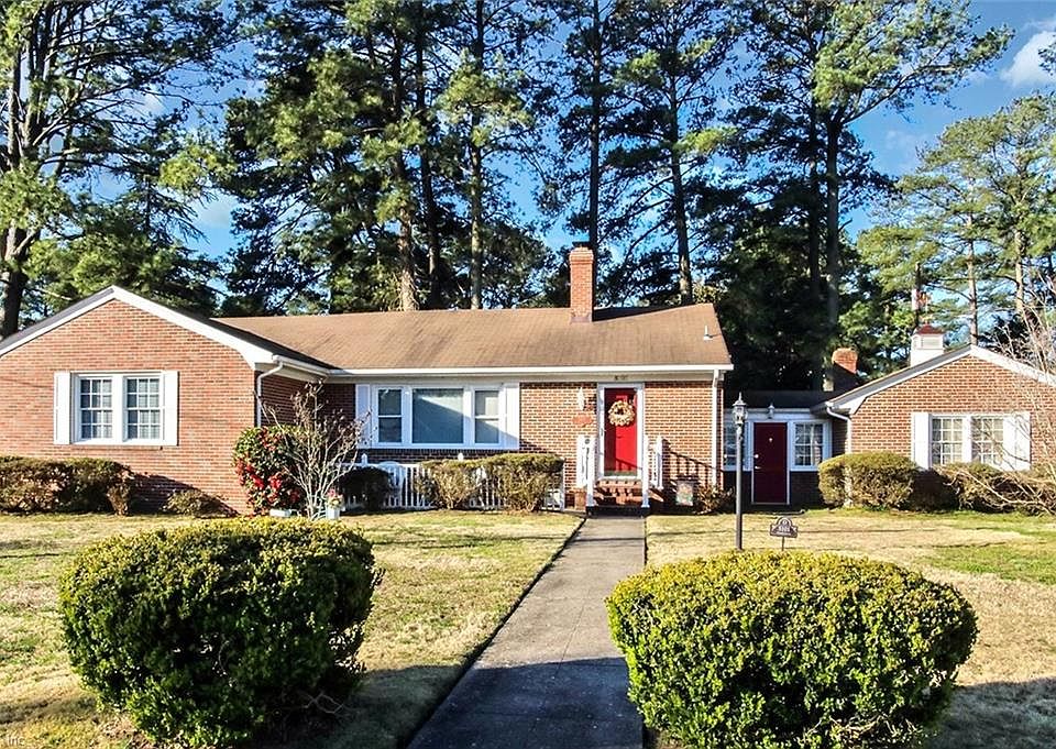 Welcome to 5101 Moonlit Avenue, located in the desired neighborhood of Sterling Point in the Churchland community in Portsmouth.