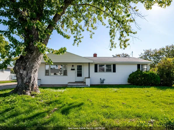 1073 Suburban Dr, De Pere, WI 54115