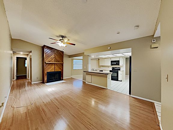 4th image of 242 Winding Willow Dr