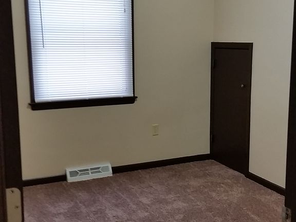 3rd image of 940 W 23rd St #1