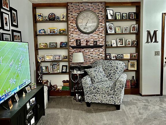 4th image of 625 Country Club Dr APT B9