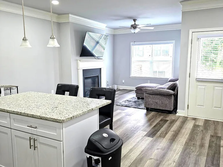 430 Village Creek Dr #B — Photo 16