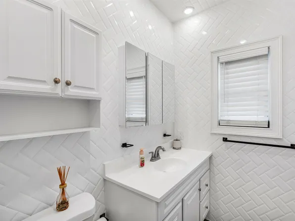 145 Bleecker Street image 28 of 39