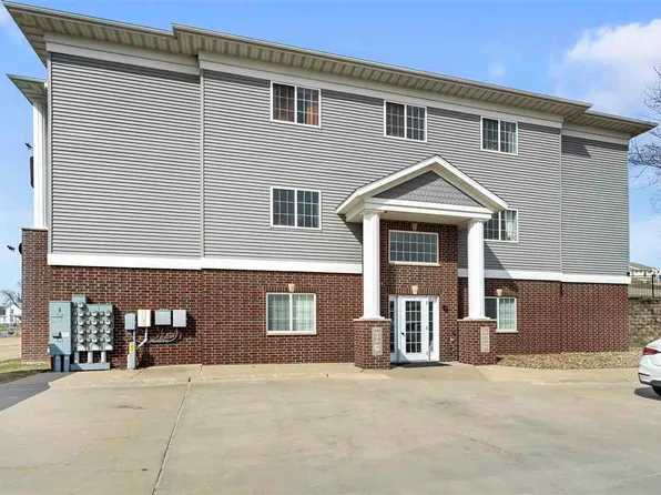 114 Hilltop Dr, West Branch, IA 52358