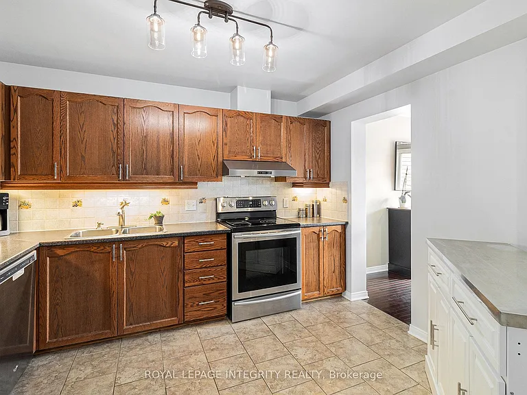 564 Renaissance Dr — Photo 14