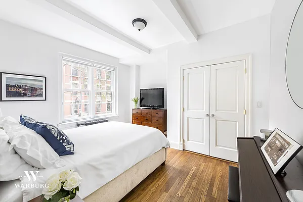 Sold by Warburg | media 4