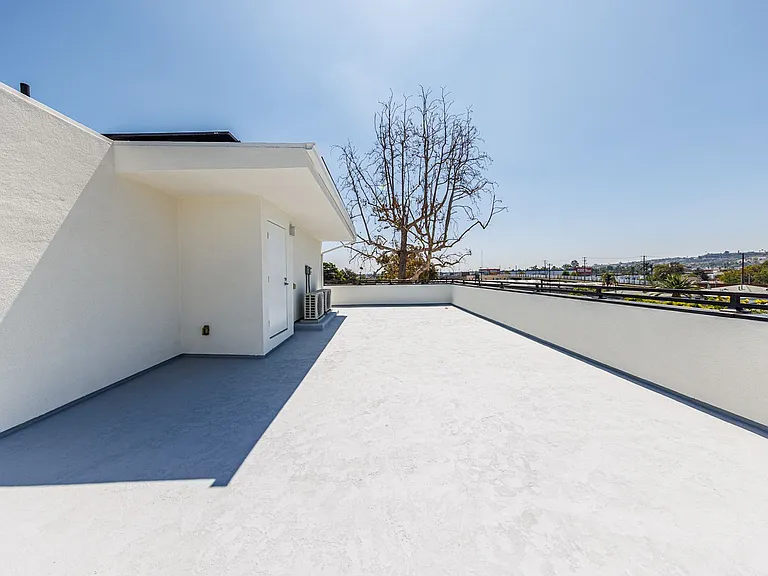 3015 Alsace Ave — Photo 100
