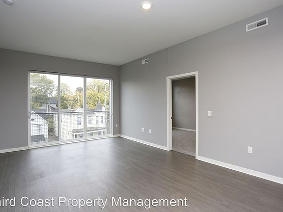 3rd image of 601 Michigan St NE APT 404