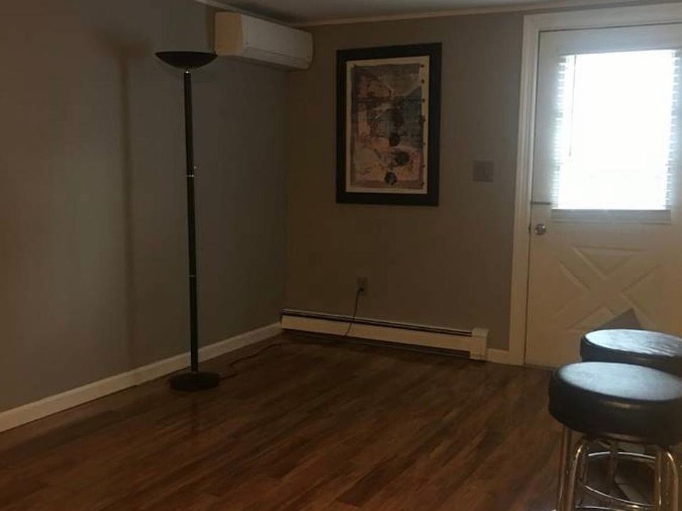 2nd image of 1 Bentley Ln