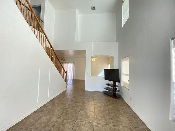 4th image of 9034 W Rochelle Ave