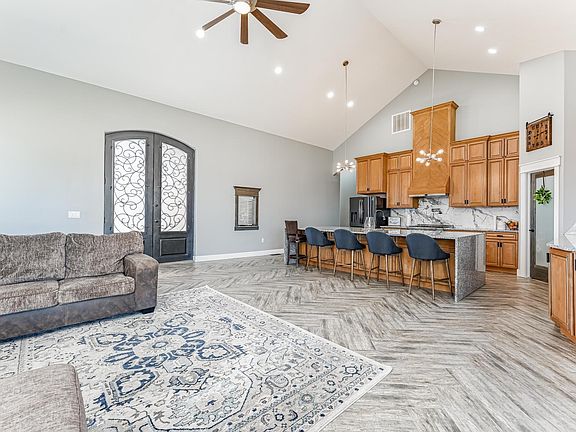 5th image of 433 Aurora Ct