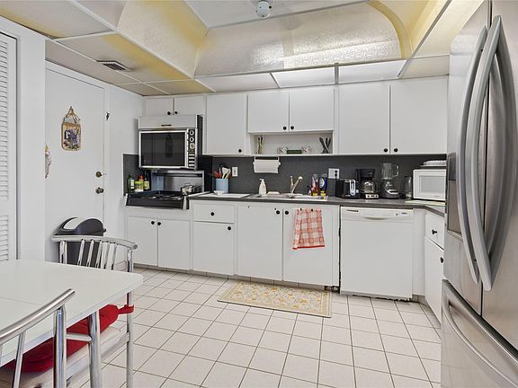 4th image of 200 Diplomat Parkway #520
