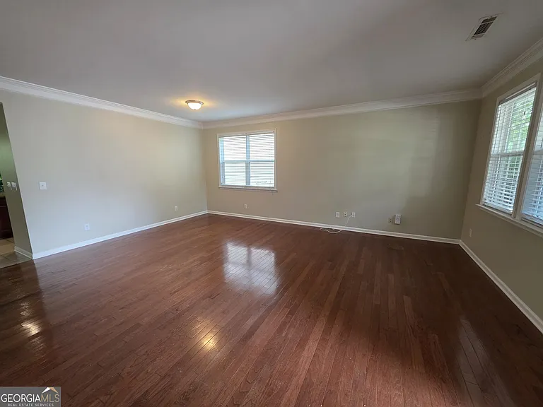 46 Brookview Dr — Photo 3
