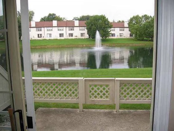 2 bed, 1.5 bath, 1600 sqft, $1,600 — Photo 2