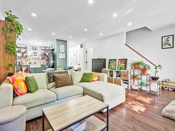 4th image of 696 Cauldwell Ave #1
