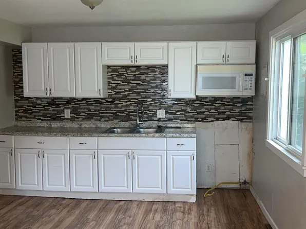 33411 Bentley Ct, Westland, MI 48186