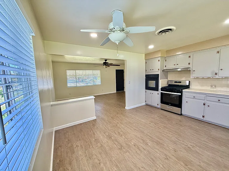 412 Washington Ave — Photo 9
