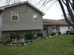3900 Greenbay Dr, Hanover Park, IL 60133