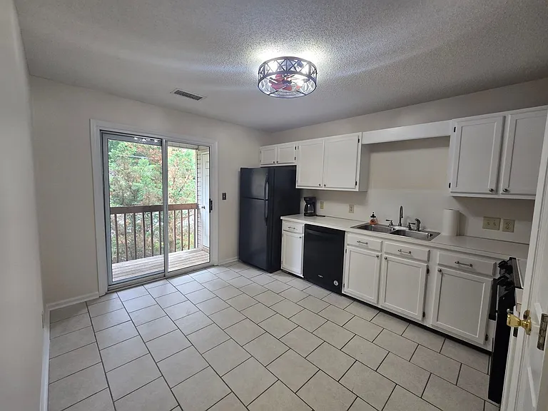 110 Westbrook Ct — Photo 5
