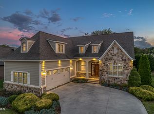 2165 Sawyers Pond Dr, Johnson City, TN 37604